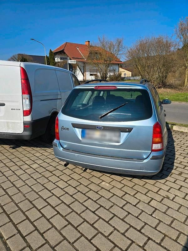 Second-hand Ford Focus 105 CP (77 kW) 2004 Albastru Break