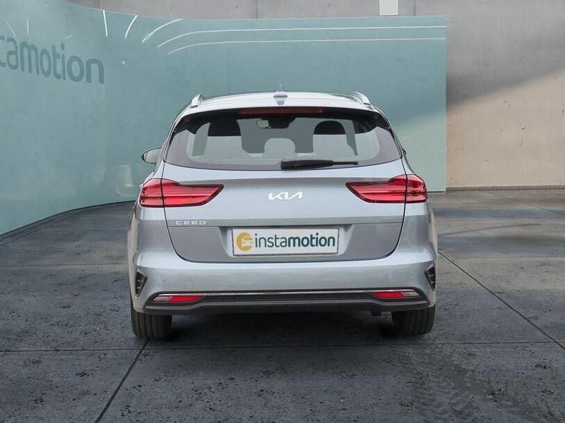 Gebraucht Kia Ceed 140 PS (102 kW) 2024 Silber Kleinwagen