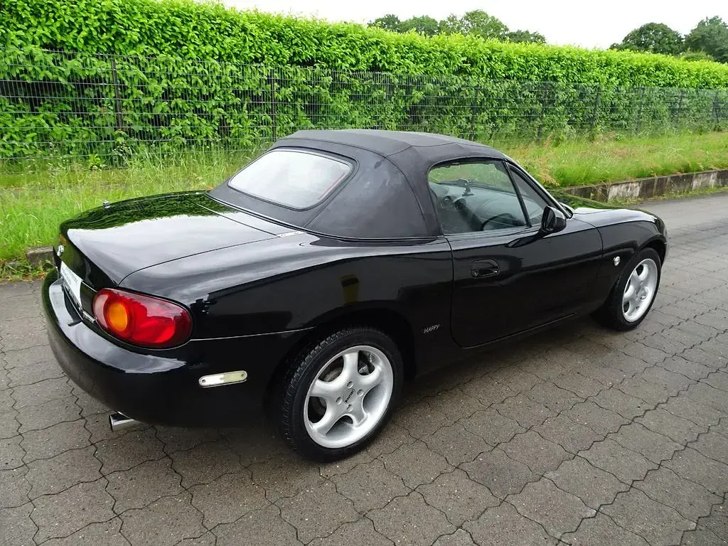 Gebraucht Mazda MX5 110 PS (80 kW) 2000 Schwarz (metallic) Cabrio