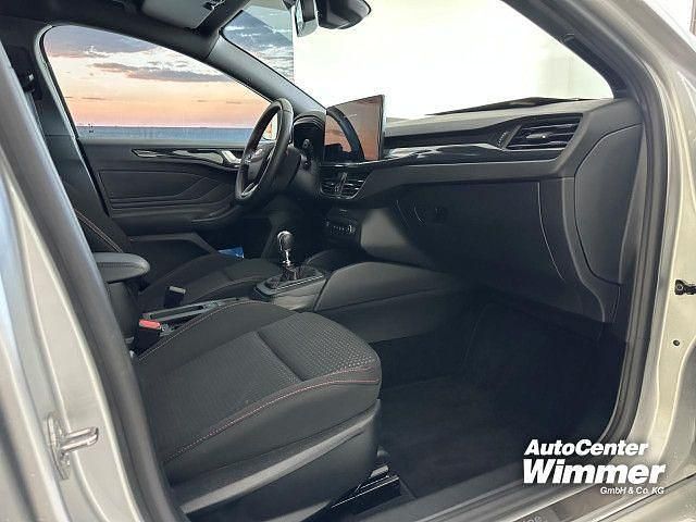 Gebraucht Ford Focus ST-Line 125 PS (91 kW) 2023 Moondust silver (silber) Kombi