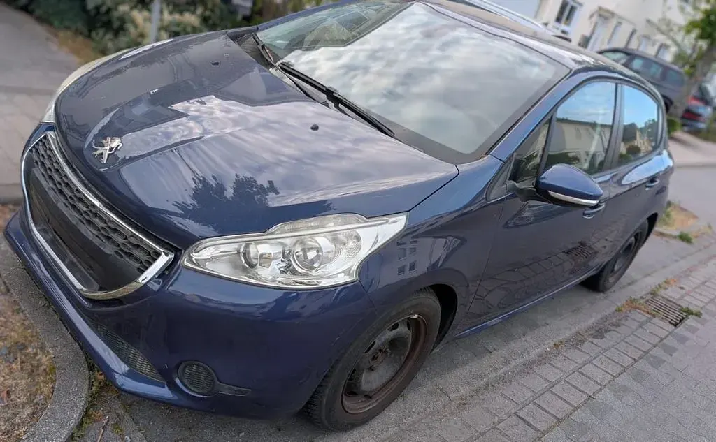 Gebraucht Peugeot 208 Active 92 PS (67 kW) 2014 Blau Kleinwagen