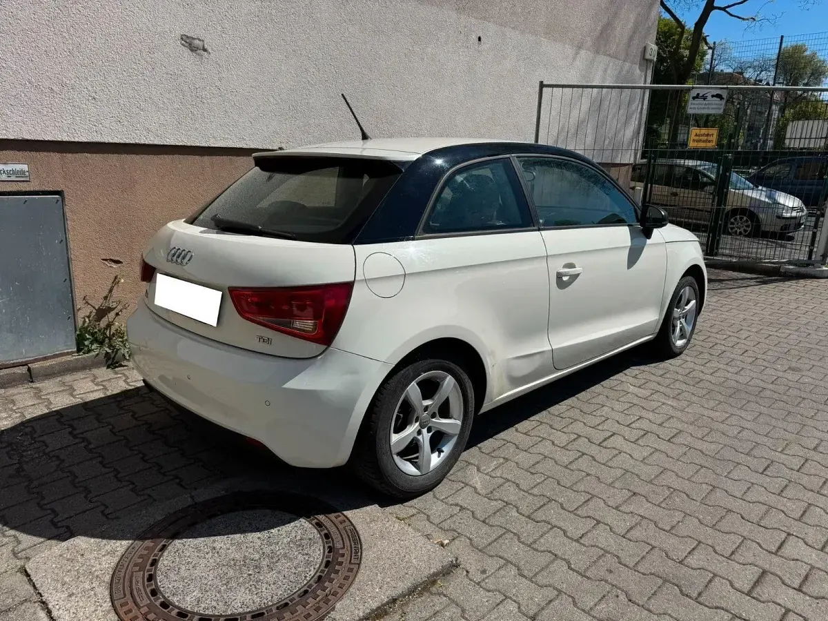 Gebraucht Audi A1 Attraction 105 PS (77 kW) 2012 Weiß Kleinwagen