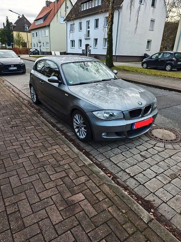 Grau Gebraucht 2009 BMW 118 Coupé Coupé | 4.900 € (Fairer Preis) - Bild 1/4