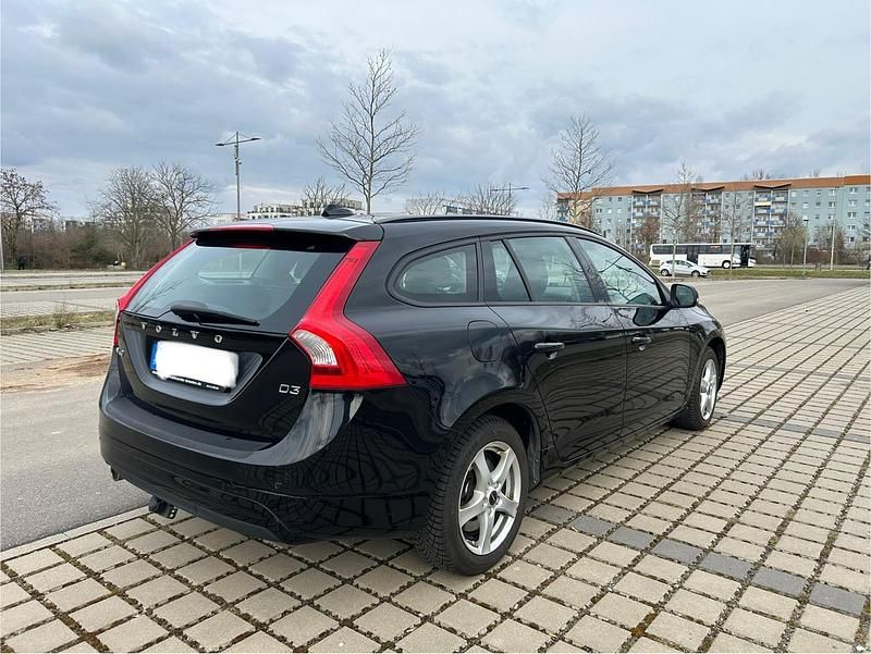 Gebraucht Volvo V60 Kinetic 150 PS (110 kW) 2017 Schwarz Kombi