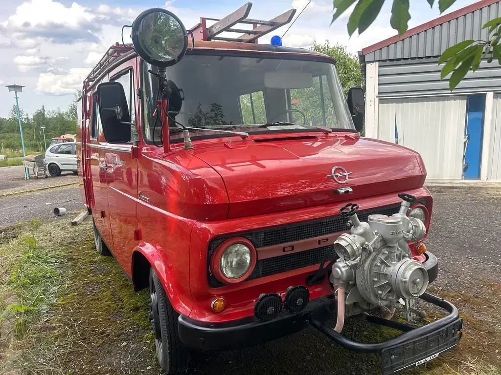 Gebraucht Opel Blitz 80 PS (58 kW) 1967 Rot Limousine