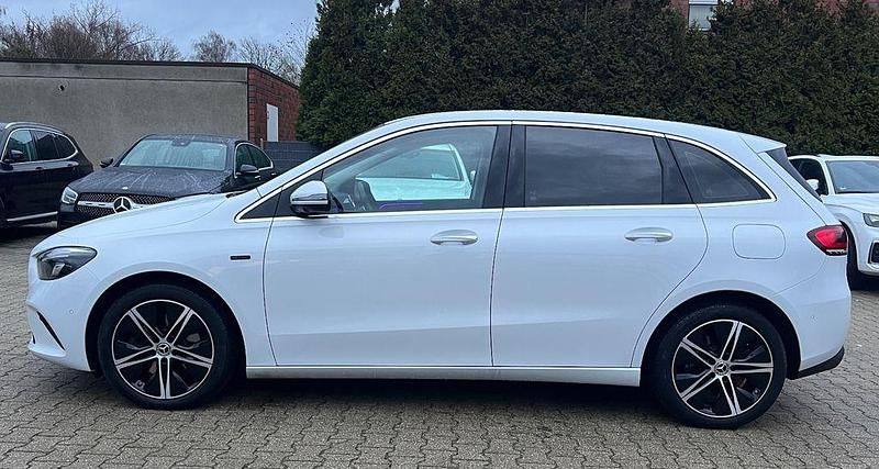 Gebraucht Mercedes B250 Progressive 160 PS (117 kW) 2020 Mondstein silber Van / Kleinbus