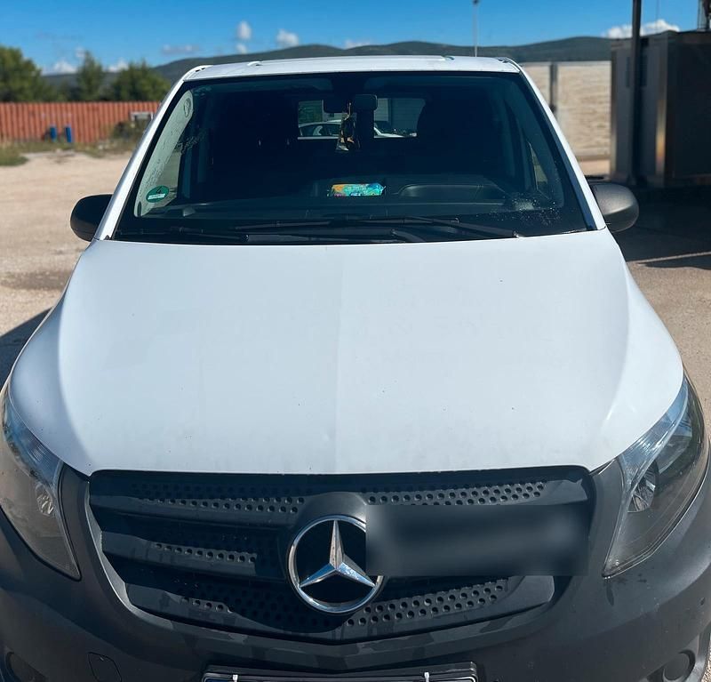 Weiß Gebraucht 2016 Mercedes Vito Van / Kleinbus | 9.900 € - Bild 1/4
