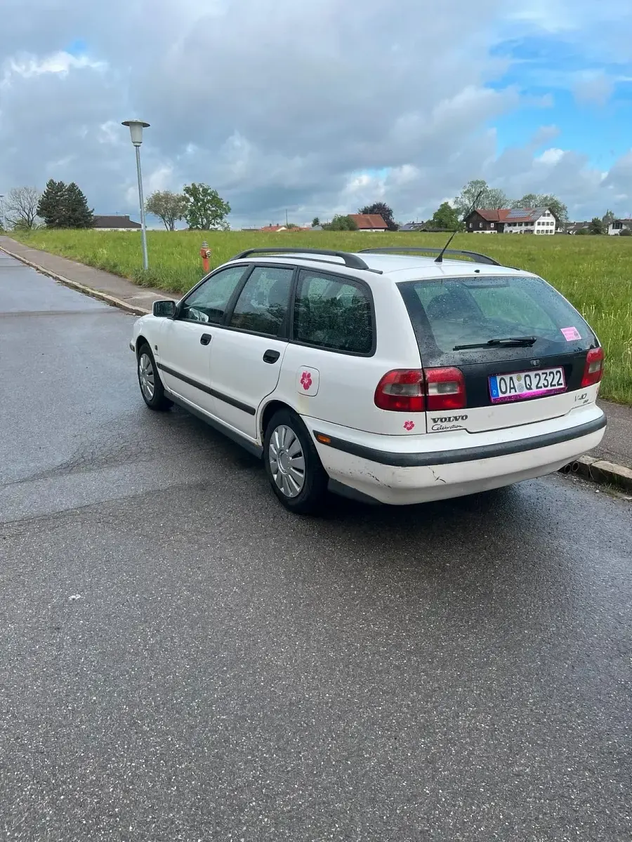 Gebraucht Volvo V40 140 PS (102 kW) 1998 Weiß Kombi