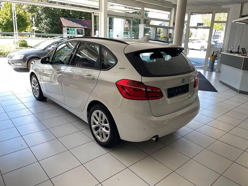 Gebraucht BMW 225 Active Tourer Advantage 136 PS (100 kW) 2017 Weiß Van / Kleinbus