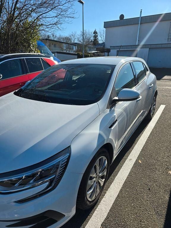 Gebraucht Renault Mégane IV Life 116 PS (85 kW) 2021 Weiß Limousine