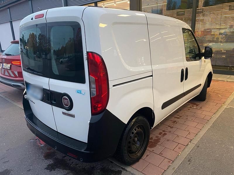 Gebraucht Fiat Doblò 95 PS (69 kW) 2018 Weiß Van / Kleinbus
