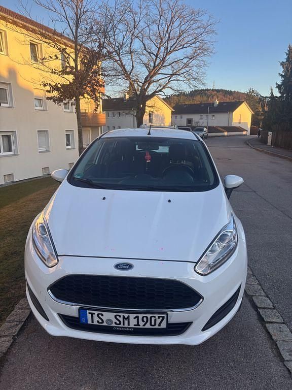 Gebraucht Ford Fiesta Celebration 82 PS (60 kW) 2016 Weiß Limousine