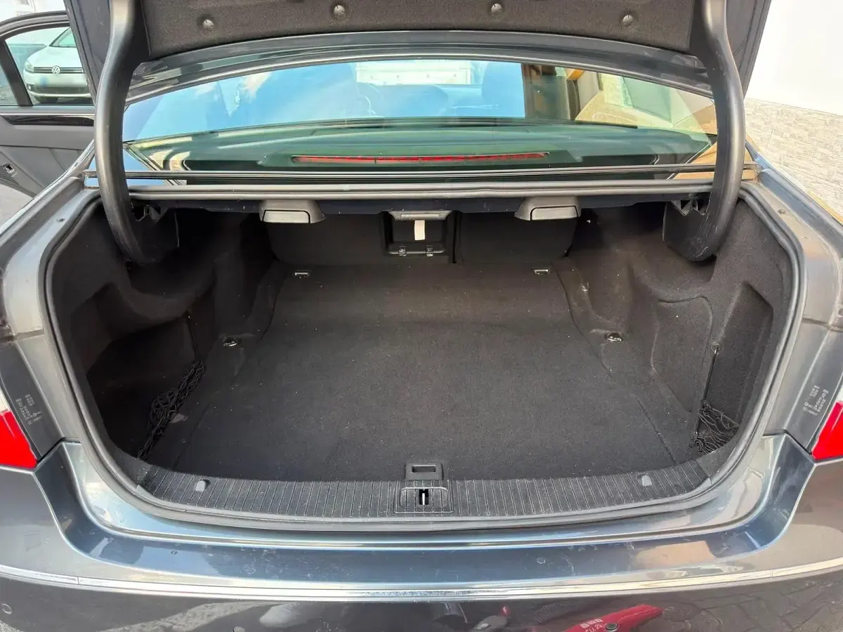 Gebraucht Mercedes E300 231 PS (169 kW) 2012 Grau Limousine