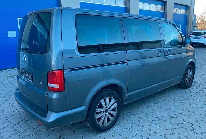 Gebraucht VW Multivan 179 PS (131 kW) 2012 Grau Van