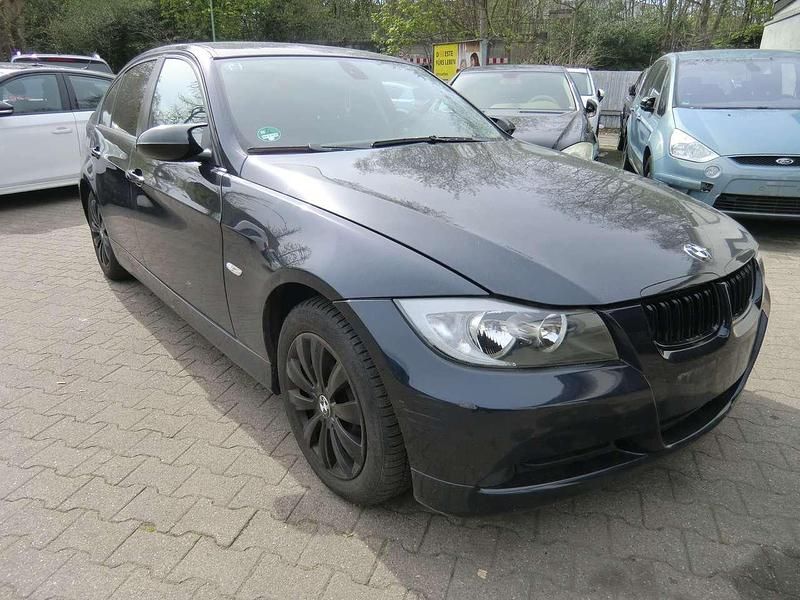 Gebraucht BMW 318 129 PS (94 kW) 2006 Monacoblau metallic Limousine