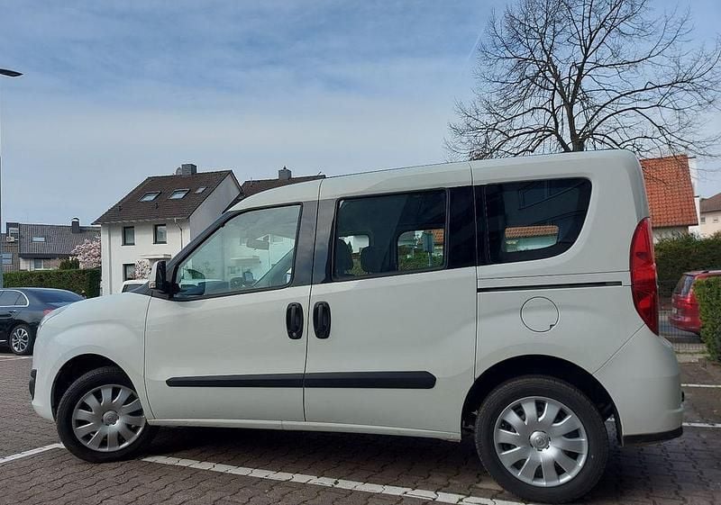 Second-hand Opel Combo Edition 120 CP (88 kW) 2016 Alb Monovolum