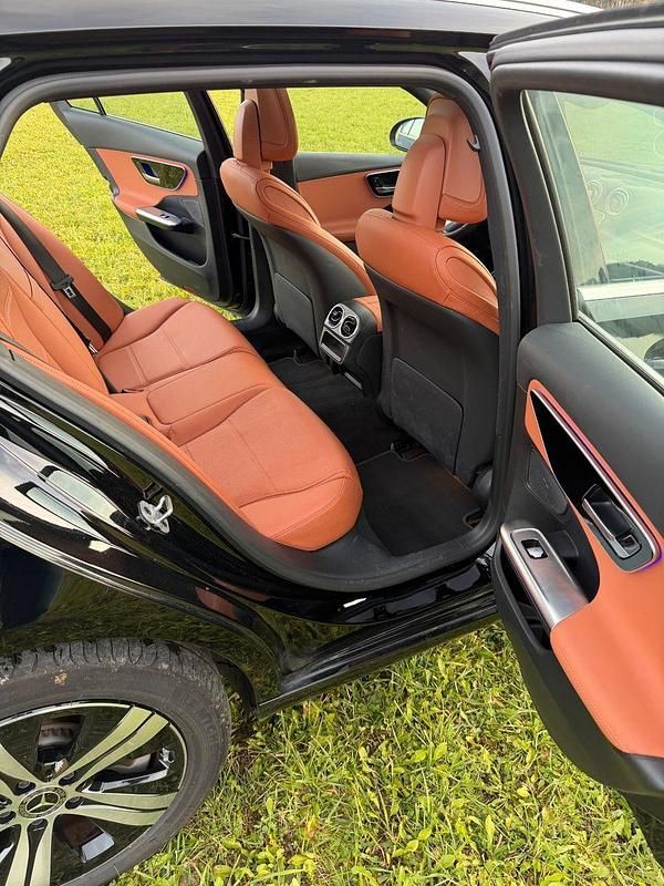 Gebraucht Mercedes C300e 204 PS (150 kW) 2023 Schwarz Kombi