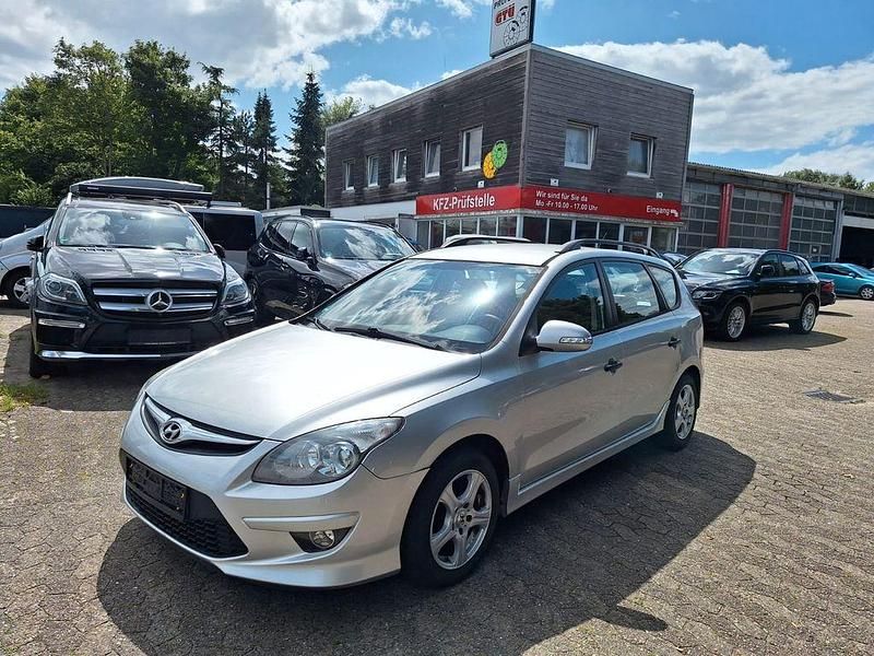 Silber Gebraucht 2012 Hyundai i30 Classic Kombi | 2.500 € (Guter Preis) - Bild 1/4