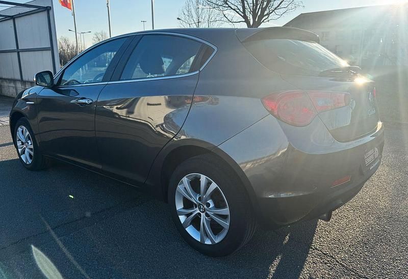 Gebraucht Alfa Romeo Giulietta Turismo 105 PS (77 kW) 2014 Grau Kleinwagen