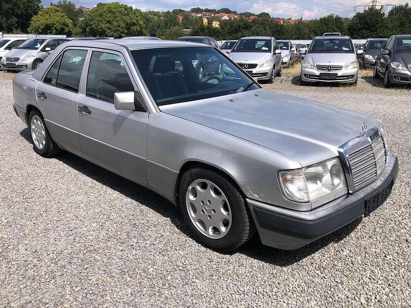 Gebraucht Mercedes E280 197 PS (144 kW) 1992 Silber Limousine