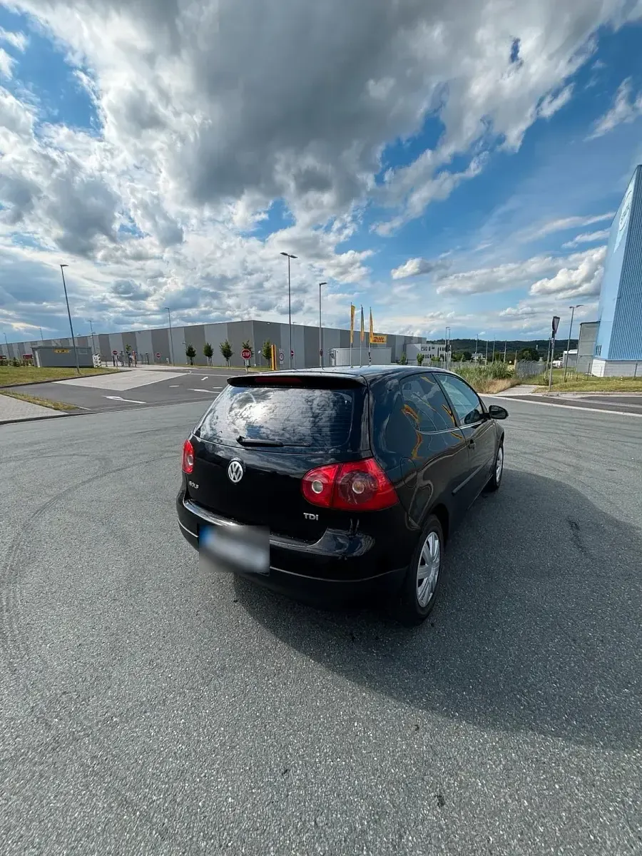 Gebraucht VW Golf V 90 PS (66 kW) 2004 Schwarz Kleinwagen