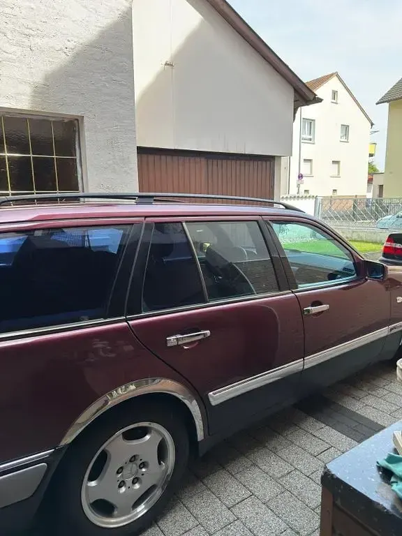 Gebraucht Mercedes E200 Avantgarde 136 PS (100 kW) 1997 Rot Kombi