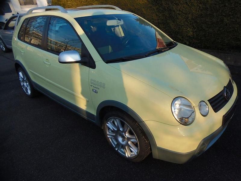 Grün Gebraucht 2004 VW Polo Cross Kleinwagen | 3.990 € (Fairer Preis) - Bild 1/4