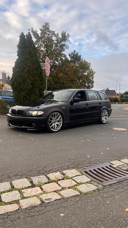 Schwarz Gebraucht 2005 BMW 320 M Sport Kombi | 1.200 € (Superpreis) - Bild 1/4
