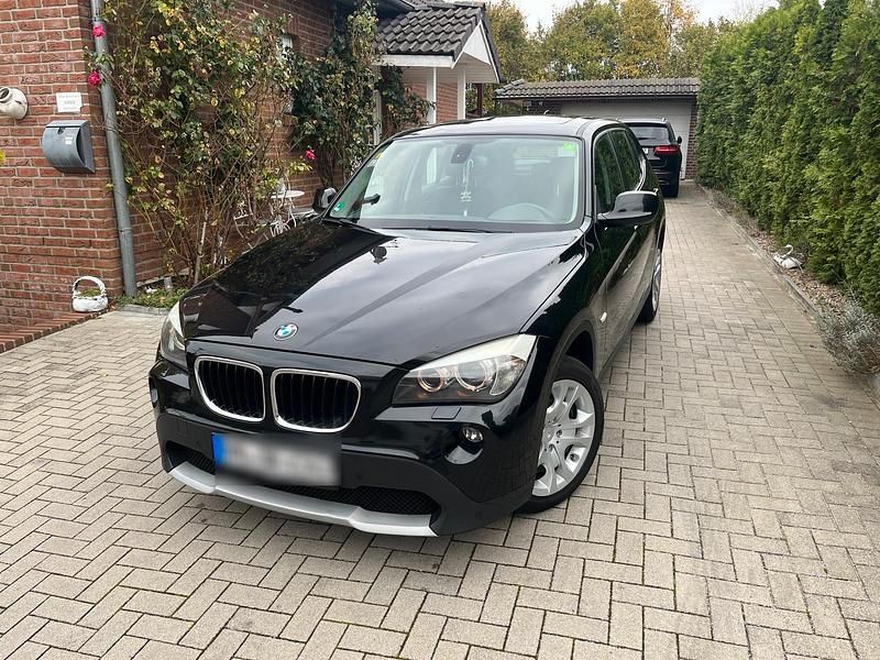 Schwarz Gebraucht 2011 BMW X1 SUV | 8.390 € (Fairer Preis) - Bild 1/4