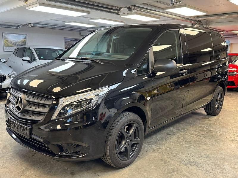 Obsidianschwarz Gebraucht 2019 Mercedes Vito Van / Kleinbus | 31.950 € (Fairer Preis) - Bild 1/4