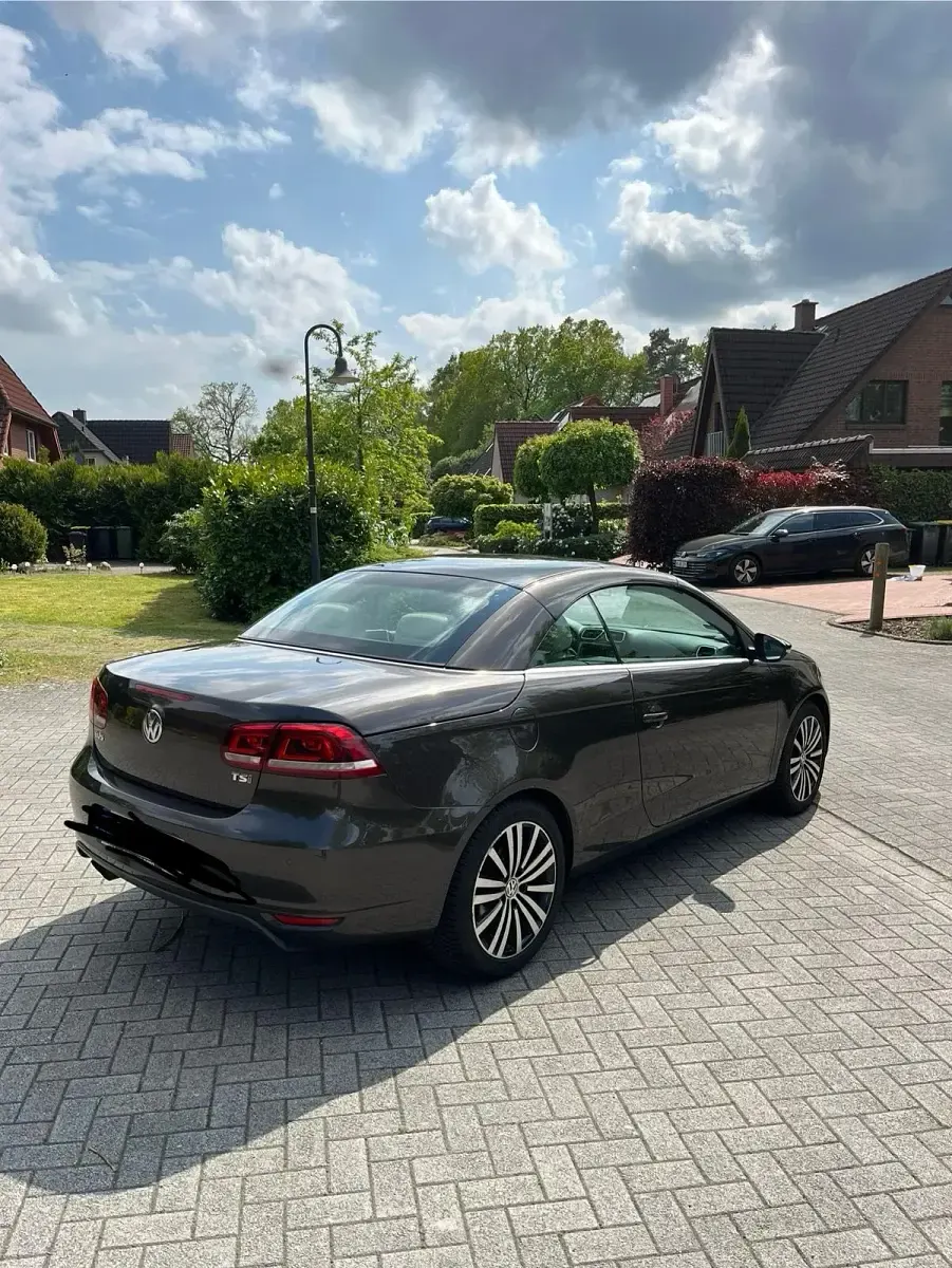 Gebraucht VW Eos Sportline 122 PS (89 kW) 2011 Braun Cabrio