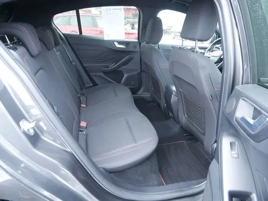 Gebraucht Ford Focus ST-Line 125 PS (91 kW) 2021 Grau Limousine