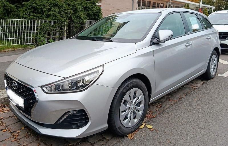 Silber Gebraucht 2019 Hyundai i30 Edition Kombi | 13.400 € (Fairer Preis) - Bild 1/4