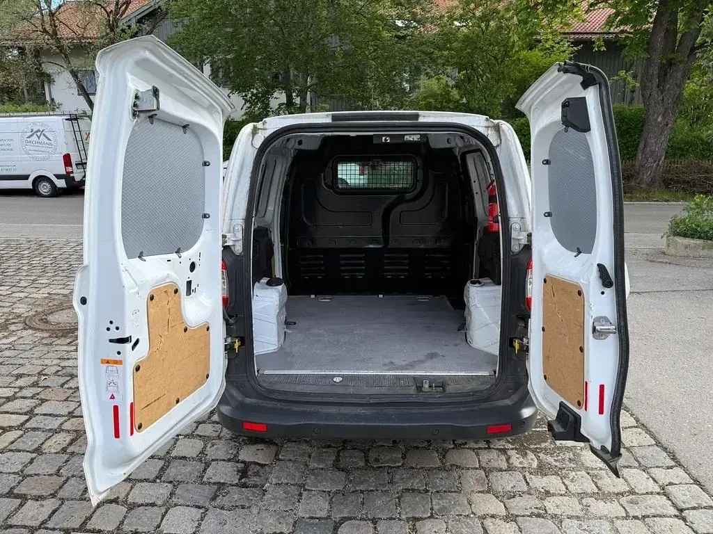 Gebraucht Ford Transit Trend 101 PS (74 kW) 2018 Weiß Van / Kleinbus