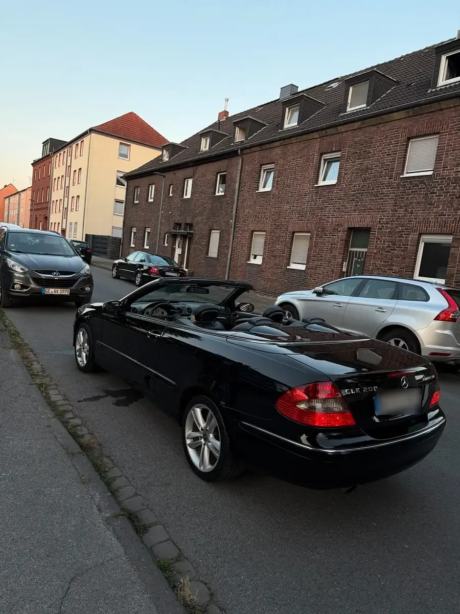 Gebraucht Mercedes CLK200 184 PS (135 kW) 2008 Schwarz Cabrio