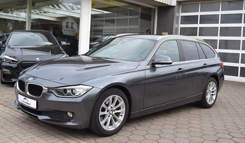 Grau Gebraucht 2013 BMW 318 Sport Line Limousine | 9.490 € (Guter Preis) - Bild 1/4