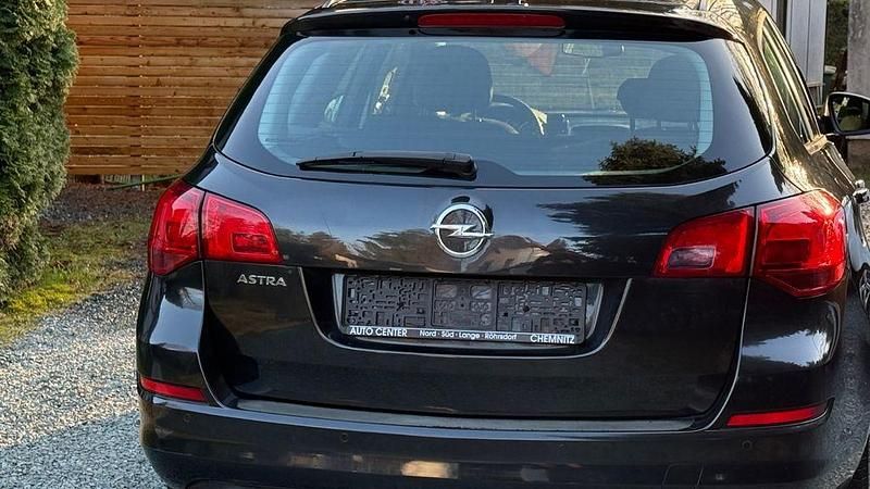 Gebraucht Opel Astra Edition 120 PS (88 kW) 2012 Schwarz Limousine