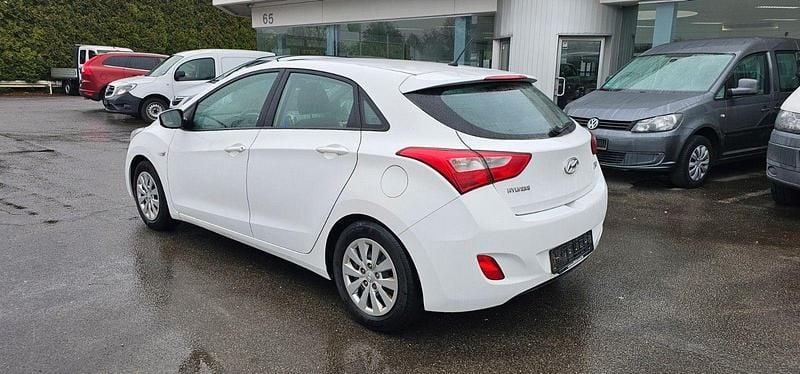 Gebraucht Hyundai i30 Classic 110 PS (80 kW) 2015 Weiß Limousine