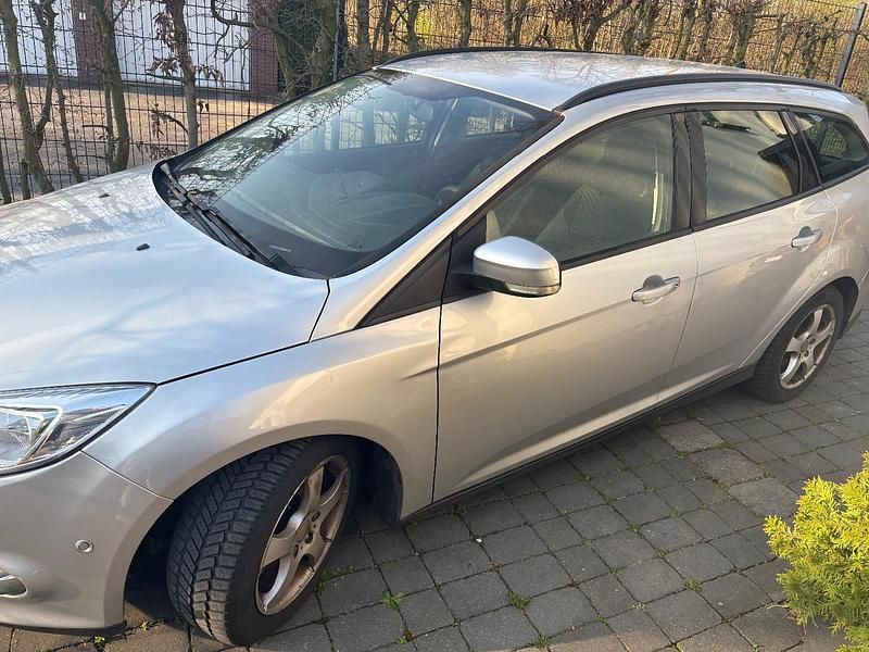 Gebraucht Ford Focus 95 PS (69 kW) 2012 Silber Kombi