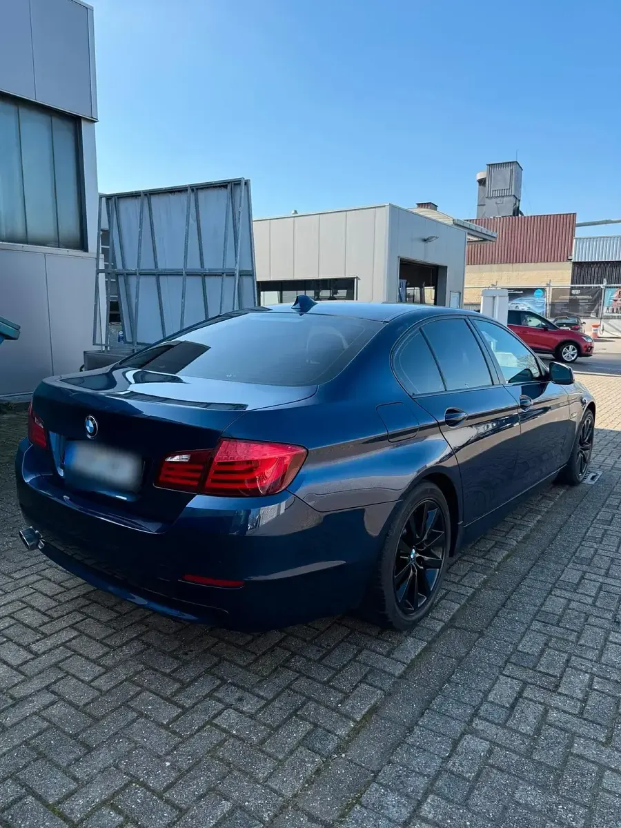 Gebraucht BMW 520 184 PS (135 kW) 2012 Blau Limousine