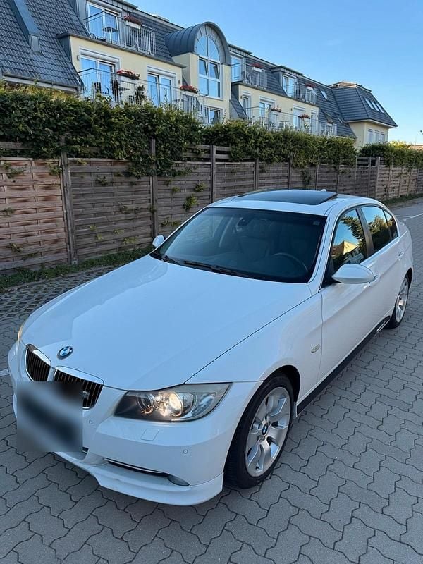 Weiß Gebraucht 2008 BMW 335 Limousine | 16.000 € - Bild 1/4