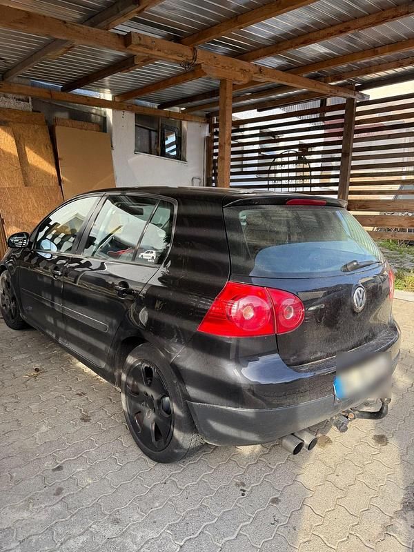 Schwarz Gebraucht 2004 VW Golf V Kleinwagen | 950 € (Superpreis) - Bild 1/4