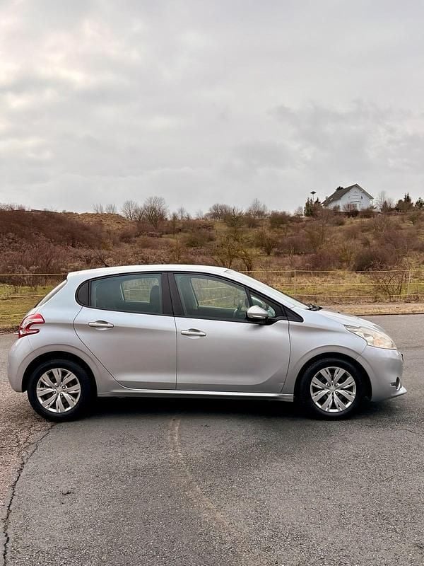 Gebraucht Peugeot 208 95 PS (69 kW) 2013 Silber Kleinwagen