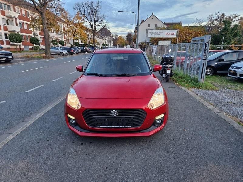 Gebraucht Suzuki Swift Basic 90 PS (66 kW) 2019 Rot Limousine