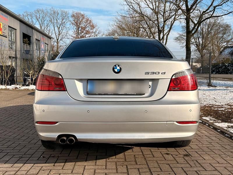 Gebraucht BMW 530 235 PS (172 kW) 2008 Silber Limousine