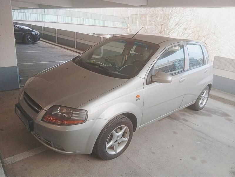 Gebraucht Chevrolet Kalos 92 PS (67 kW) 2004 Grau Kleinwagen