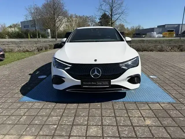 Gebraucht Mercedes EQE300 180 kW (245 PS) 2025 Weiß Limousine