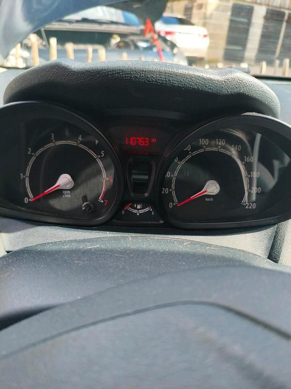 Gebraucht Ford Fiesta 97 PS (71 kW) 2012 Schwarz Kleinwagen