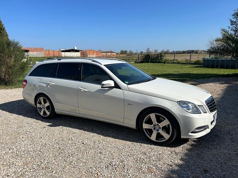 Gebraucht Mercedes E250 Avantgarde 204 PS (150 kW) 2011 Weiß Kombi