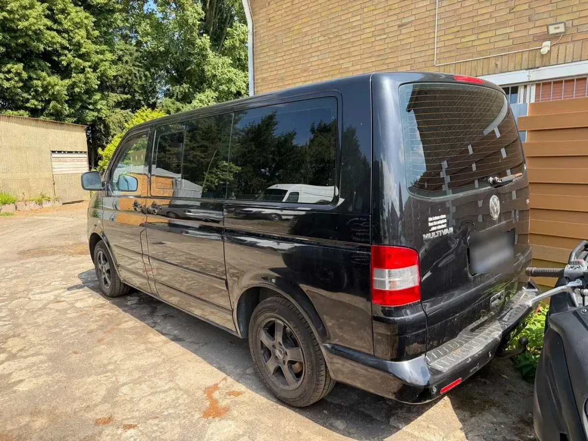Gebraucht VW Multivan 174 PS (127 kW) 2004 Schwarz Van / Kleinbus